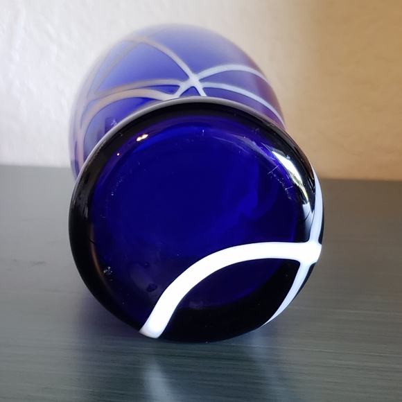 Handblown Art Glass Colbalt Blue & White Abstract Overlay Eclectic MCM Vase Gift - Picture 10 of 14